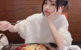 会吃饭的小姐姐图片可爱,会吃饭的小姐姐萌态尽显