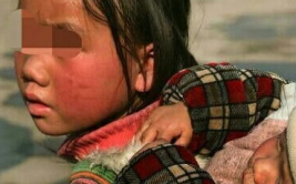 4岁小姐姐抱着弟弟哭,温情瞬间感动无数