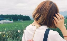 短发迷人背影伤感,短发背影下的伤感魅力