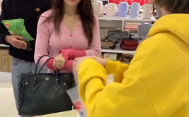 洋气小姐姐买东西的句子,时尚单品大揭秘